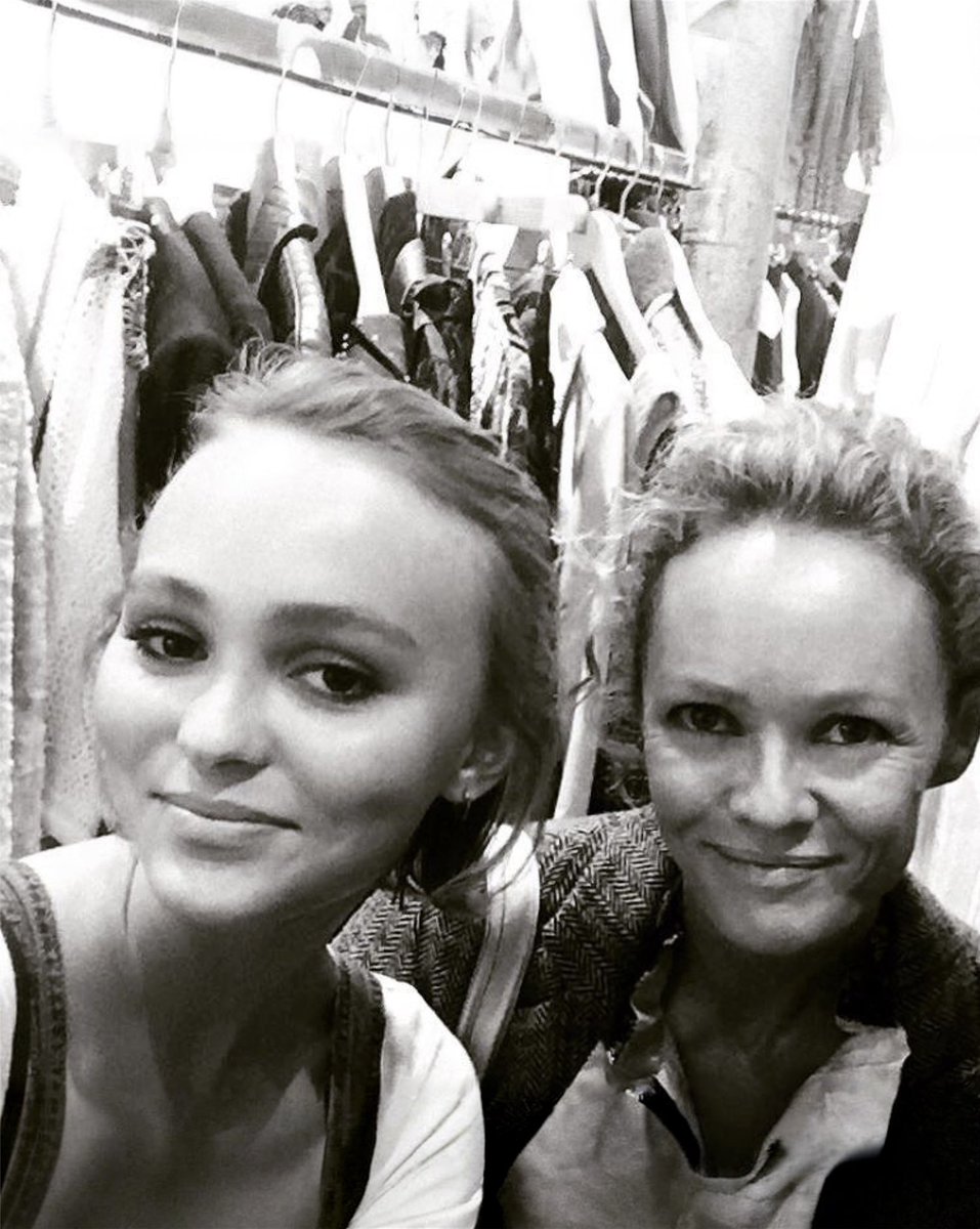 UpdatesLilyRose's tweet image. Something which I forgot to share is that I bought tickets to attend Lily’s mom Vanessa Paradis’s concert in Geneva next year in April!! 🥹 I can’t wait!!! 🥰🙌