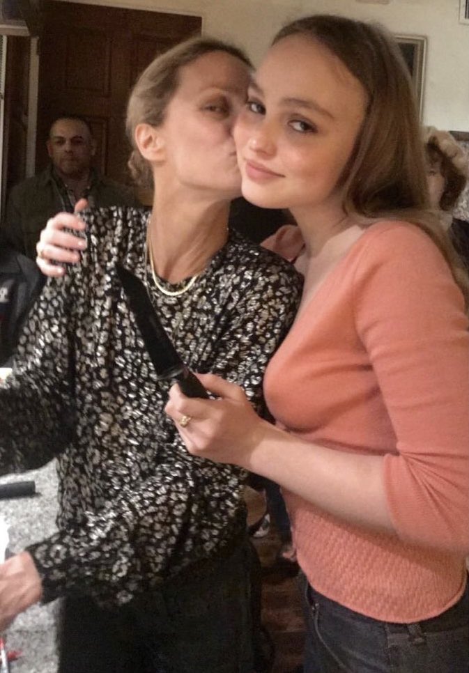 UpdatesLilyRose's tweet image. Something which I forgot to share is that I bought tickets to attend Lily’s mom Vanessa Paradis’s concert in Geneva next year in April!! 🥹 I can’t wait!!! 🥰🙌