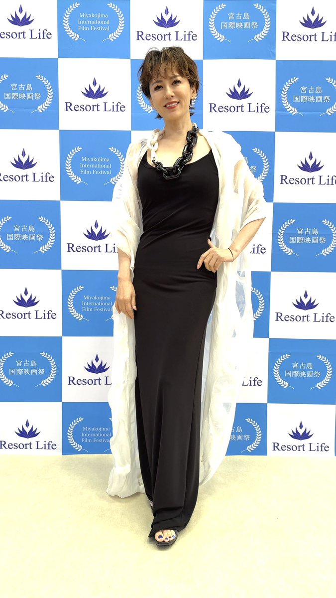 映画祭で宮古島に来ました！
4年ぶりの宮古島です🏝️
本日　#ゴッドマザーコシノアヤコの生涯　が
上映されるので、トークショー行ってきます！うっかり？！宮古島にいるよーって方、
ぜひ遊びに来てくださいねぇ😽
#宮古島国際映画祭2025