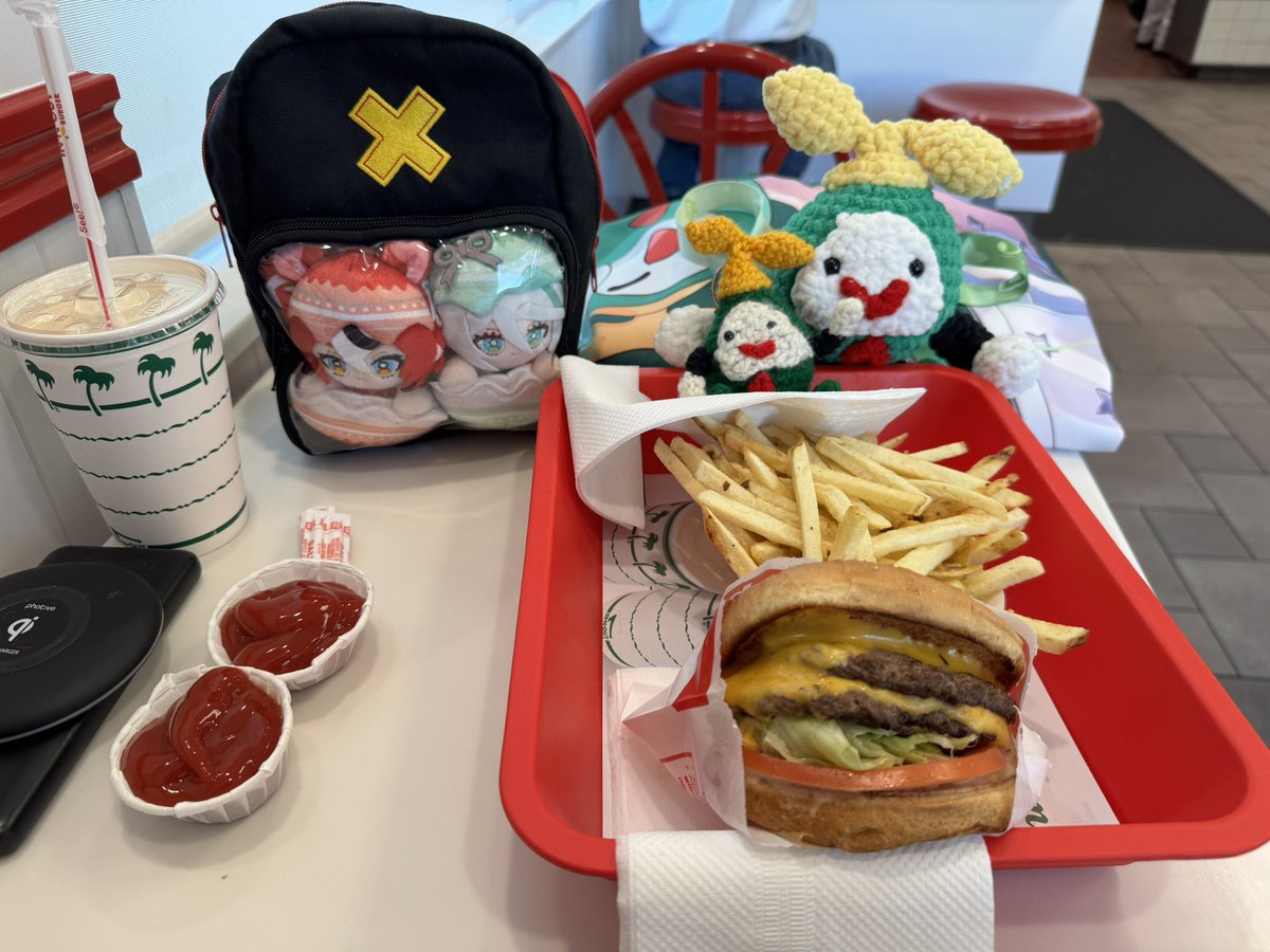 _Grim_oire_'s tweet image. First ever In-N-Out, the Crochetomos loved it! Only took me three trips out to California to finally try it.
#immergination