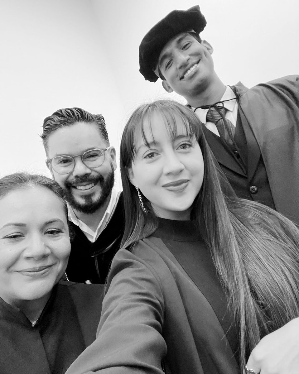 Graduaciones en la @uide 🥳
Gran cierre de semana 🤓