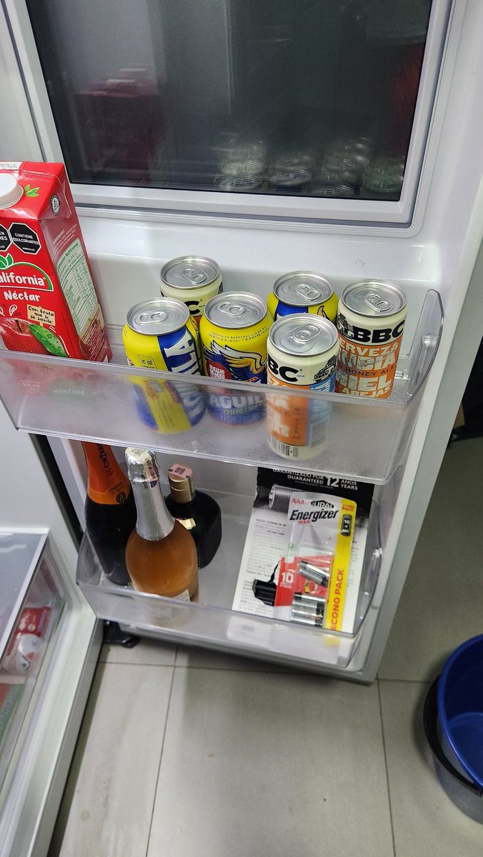 Quien para tomar alguito y lo que surja.
Spoiler alert: Los que surja = Ver una película o dos y ya.
*No se fijen en las pilas
** El jugo no está disponible