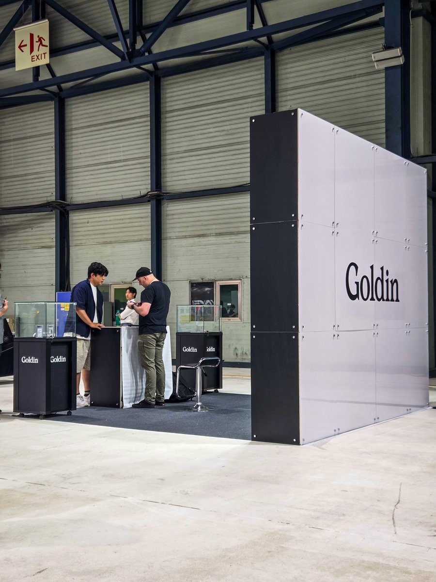 kbocollections's tweet image. Just relaxing by the @GoldinCo booth at the 2025 Seoul Collectibles Show.