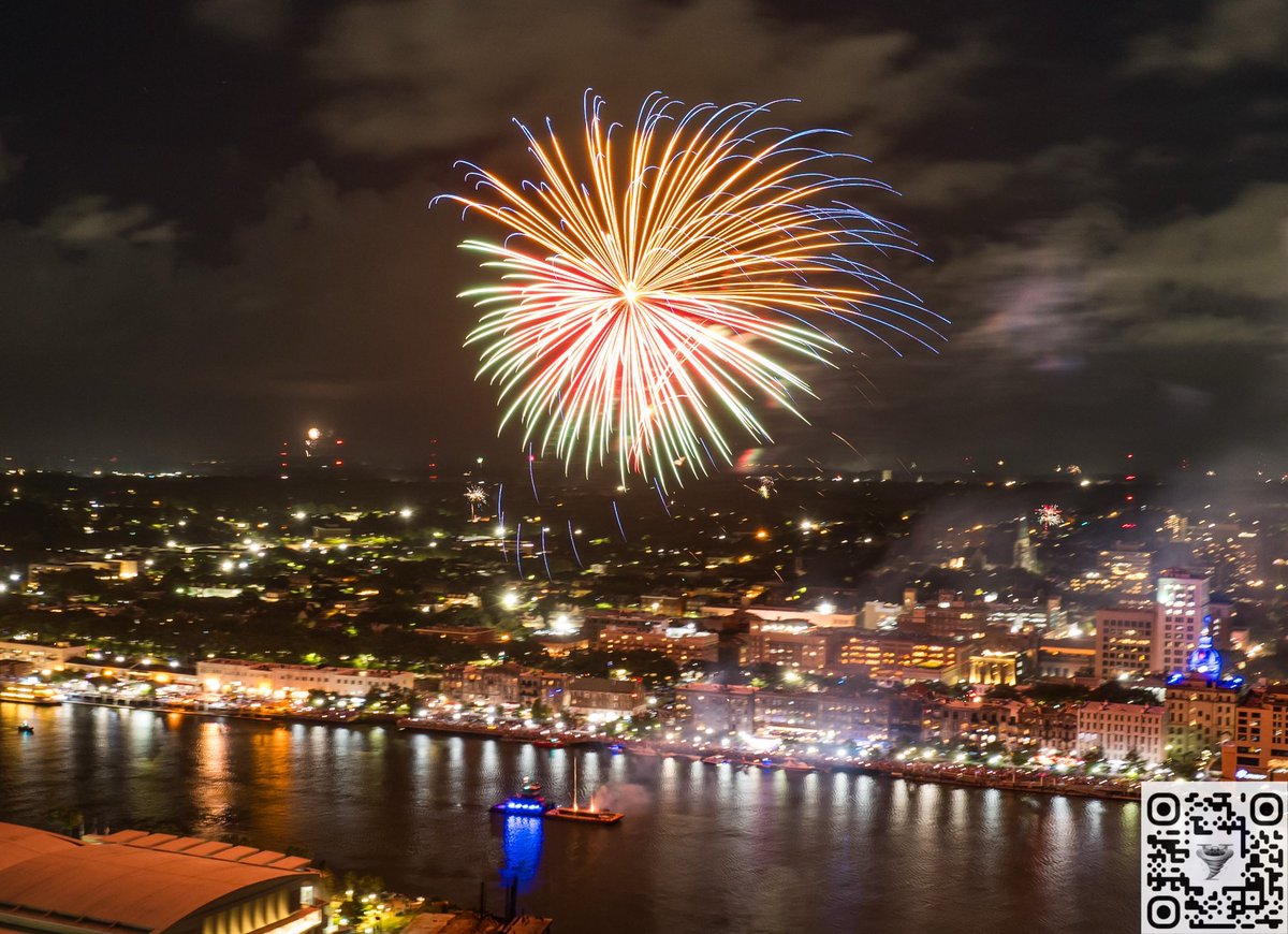 brianemfinger's tweet image. Savannah, GA fireworks tonight at the riverfront/downtown. Weather was perfect with just a few gusts. TD3 sits about 165 miles SE. I’ll head north tomorrow to Charleston/Myrtle Beach where soon to be named Tropical Storm Chantal will likely make landfall Sunday AM. #td3…
