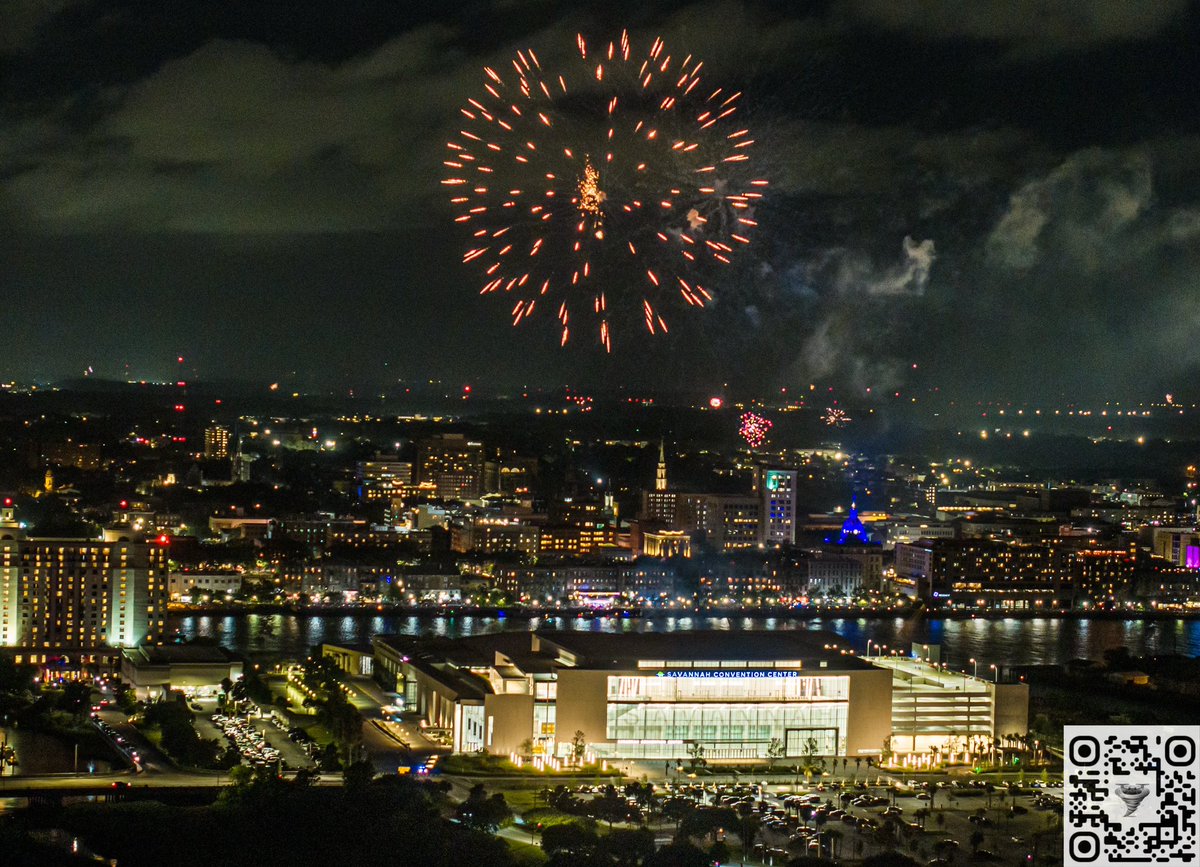 brianemfinger's tweet image. Savannah, GA fireworks tonight at the riverfront/downtown. Weather was perfect with just a few gusts. TD3 sits about 165 miles SE. I’ll head north tomorrow to Charleston/Myrtle Beach where soon to be named Tropical Storm Chantal will likely make landfall Sunday AM. #td3…