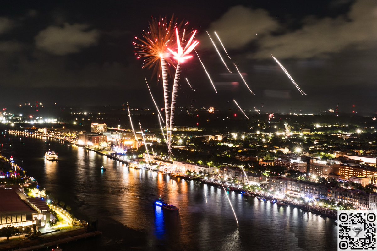 brianemfinger's tweet image. Savannah, GA fireworks tonight at the riverfront/downtown. Weather was perfect with just a few gusts. TD3 sits about 165 miles SE. I’ll head north tomorrow to Charleston/Myrtle Beach where soon to be named Tropical Storm Chantal will likely make landfall Sunday AM. #td3…