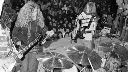 #AlmanaccoRock by <a href="/FabioLisci/"> Fabiö Lisci </a>
#OnThisDay #LedZeppelin
5 luglio 1971 – I Led Zeppelin suonano in Italia 

Il 5 luglio 1971 i Led Zeppelin si esibirono al Velodromo Vigorelli di Milano, nella loro prima e unica data italiana. Era una tappa del decimo Cantogiro, festival itinerante