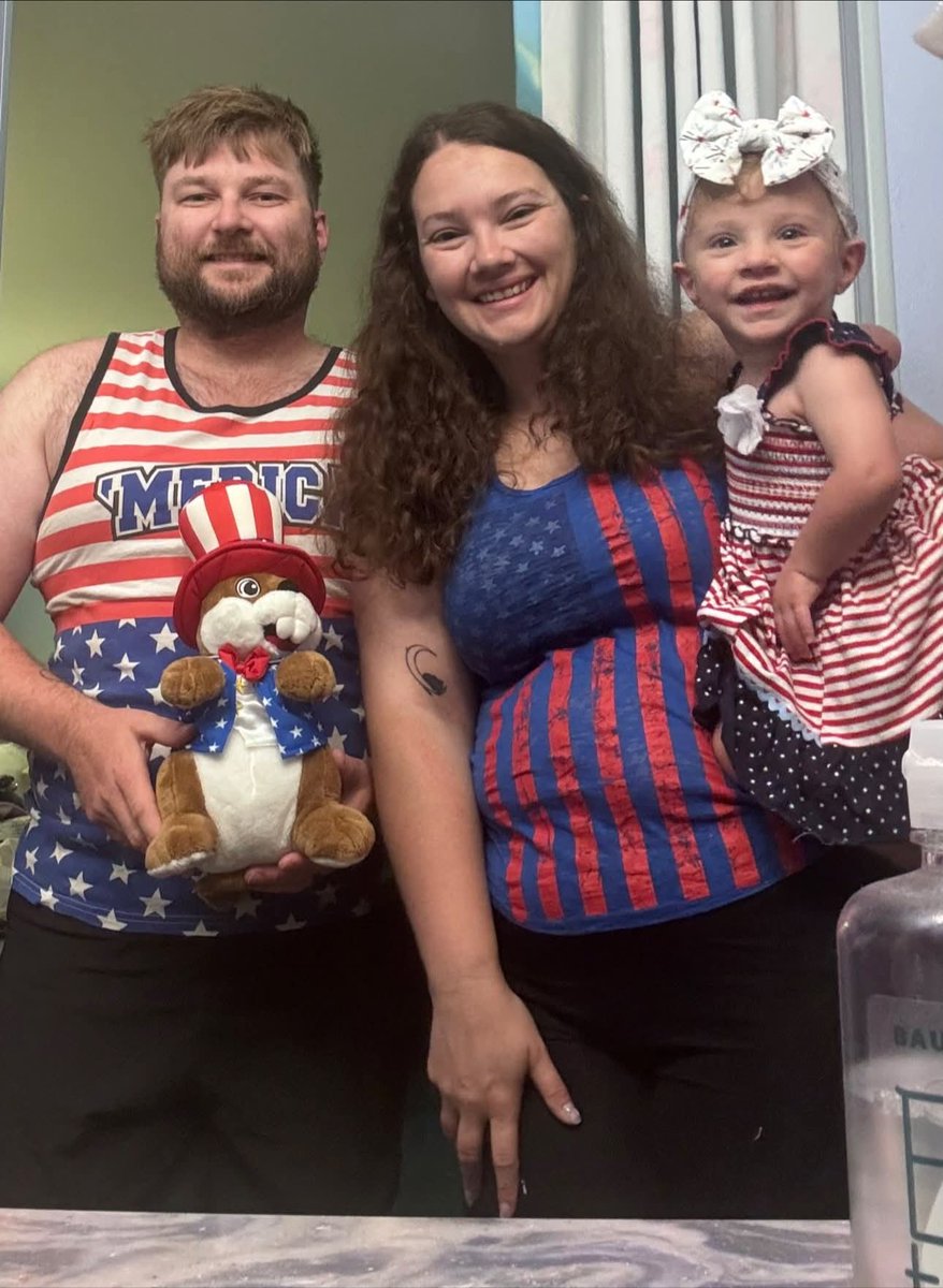 TennOutlander's tweet image. My granddaughter Julianna with her mom and dad celebrating the 4th at Walt Disney World!!  #July4thPBS