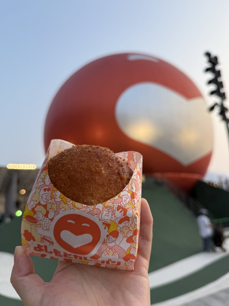 pekoegg's tweet photo. レイザーラモン目当てで行ったのにうっかり万博を楽しんでしまった #カラオケ盆踊り https://t.co/SLZXTaoG5B