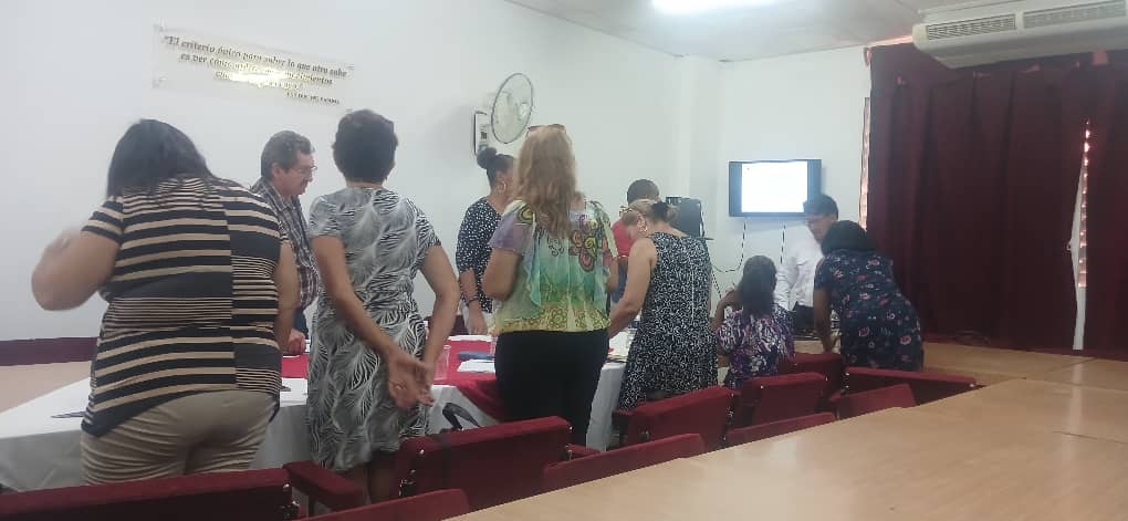 PolledoNoris's tweet photo. La @univrsdadvarona contribuyendo a la formación doctoral de profesionales de Ecuador, Manuel Enrique Muñoz Mainato con la investigación: Estimulación temprana de los niños de la Primera Infancia con la mediación del estudiante adolescente #UniversidadCubana #OrgulloFEI @CubaMES https://t.co/qeb5yppcwW