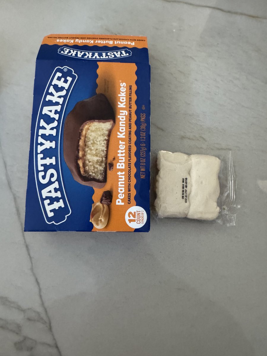 ShawnSchofield2's tweet photo. ⁦@Tastykake⁩ you need to do better. Look how small this is!  Smaller and more expensive. Kandy Kakes box is for scale.  Embarrassing. https://t.co/5wQzgYwvzD