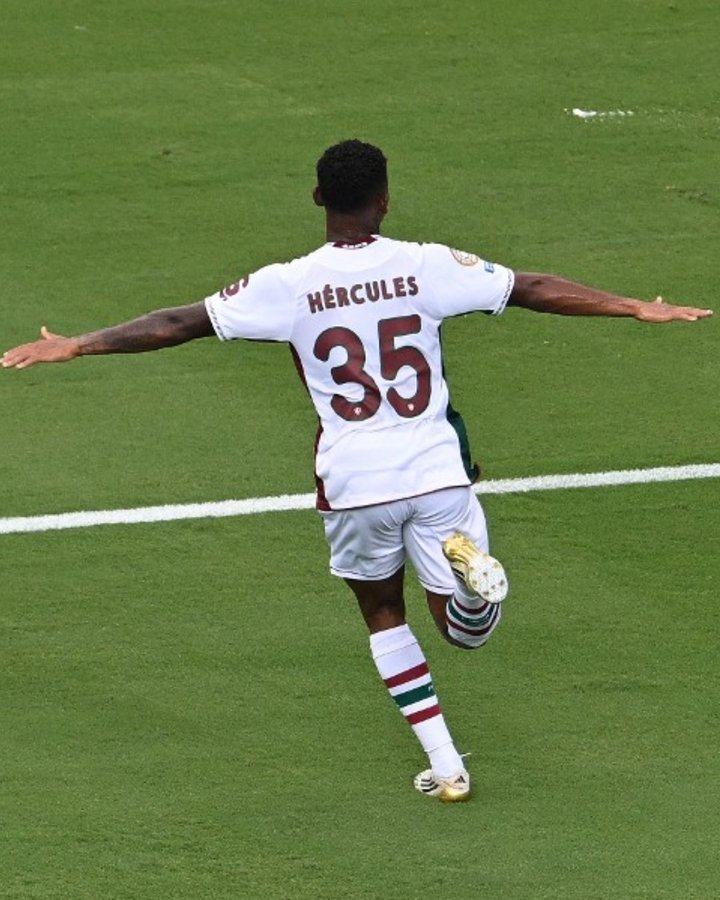 O Hércules não foi vendido ao Fluminense, foi doado.

Vendemos uma das maiores promessas do Fortaleza por pechincha. Mas teve torcedor que apoiou a venda na época 

Parabéns para a "gestão"