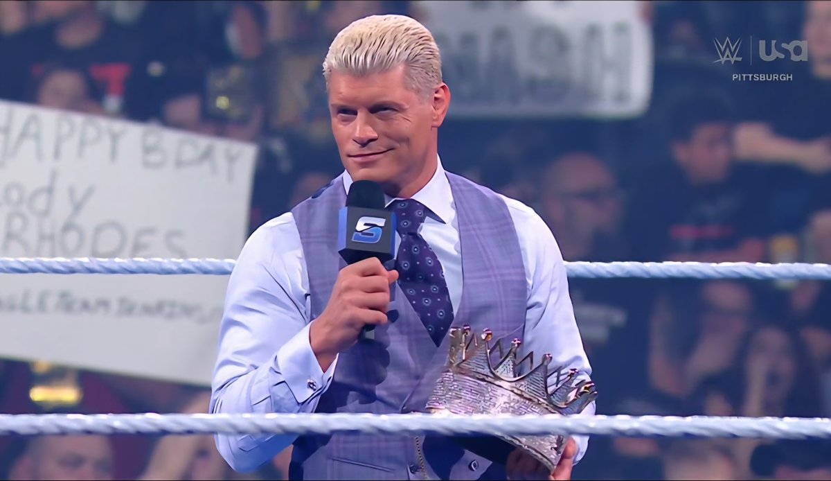 Cody holding his newly earned crown. He is the one true King. All hail King Cody. #SmackDown    #CodyRhodes #KingCody