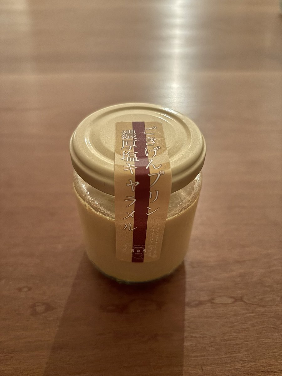 managdk9's tweet photo. COREST-LABOコメコロールズ
ごきげんプリン濃厚塩キャラメル

内容量80g
エネルギー242kcal
タンパク質4.9g
脂質10.8g
炭水化物24.2g
食塩相当量0.4g

しっかりかためで濃厚だけど、重くない。 https://t.co/aWTyvq50r5