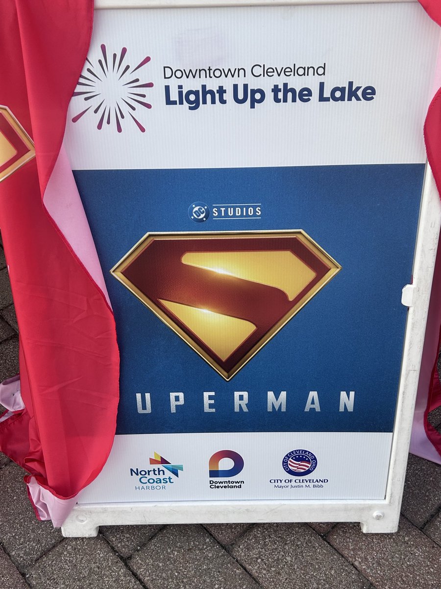 Downtown Deemer (@mdeemer) on Twitter photo Happy 4th of July from <a href="/DowntownCLE/">Downtown Cleveland</a> and <a href="/NCoastHarbor/">NorthCoastHarbor CLE</a>! Look Up! <a href="/Superman/">Superman</a> #Goodyear #LightUpTheLake <a href="/CityofCleveland/">City of Cleveland</a> Happy 4th of July from <a href="/DowntownCLE/">Downtown Cleveland</a> and <a href="/NCoastHarbor/">NorthCoastHarbor CLE</a>! Look Up! <a href="/Superman/">Superman</a> #Goodyear #LightUpTheLake <a href="/CityofCleveland/">City of Cleveland</a>