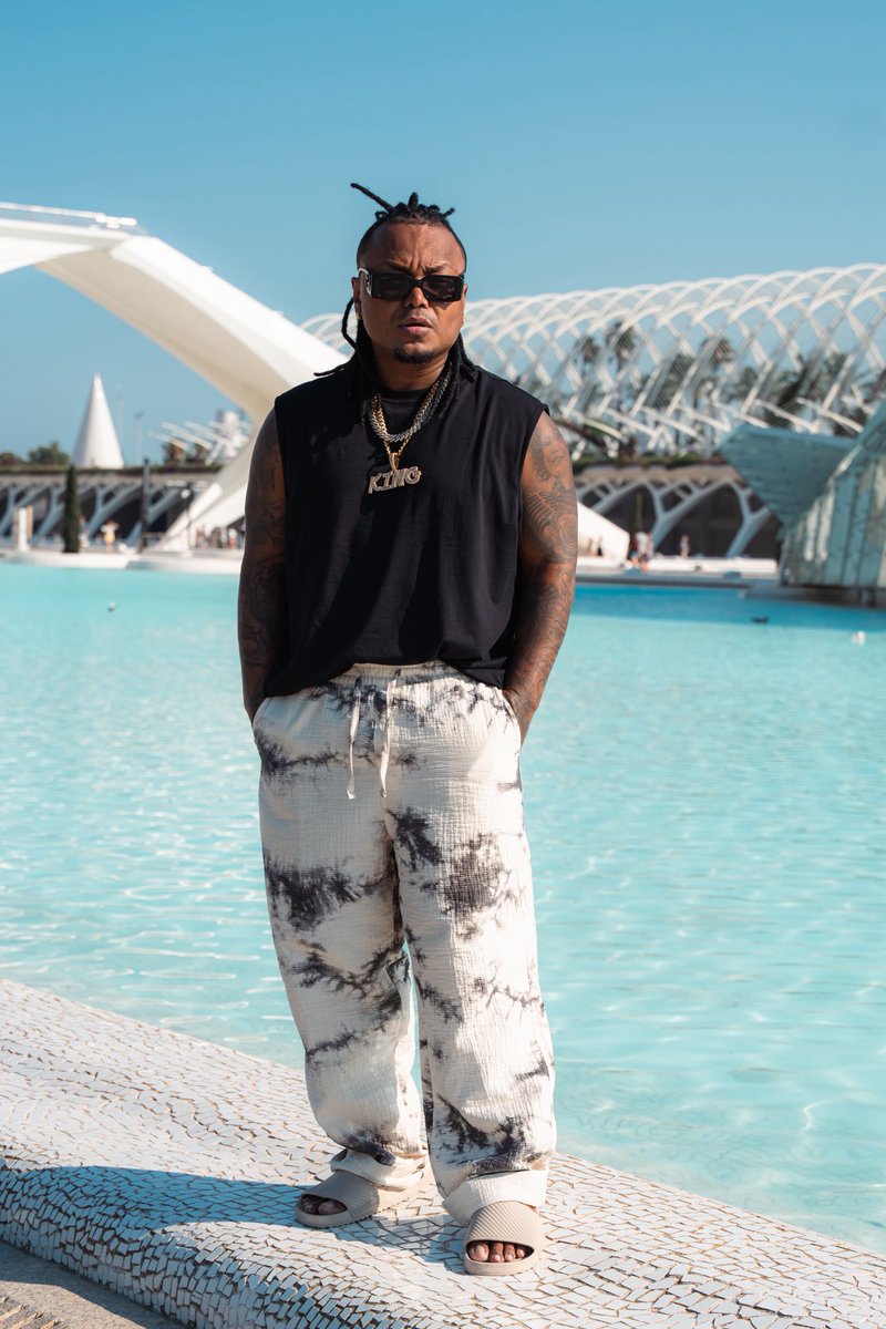 🔥 Valencia… ¡ya estamos aquí y listos pa’ romperla!
La Champeta suena duro esta noche 🎶💃
¡Nos vemos en el show, mi gente! 👑🇪🇸

#MrBlackElPresidente #EspañaTour #ValenciaEnModoChampeta #MiExEnTendencia