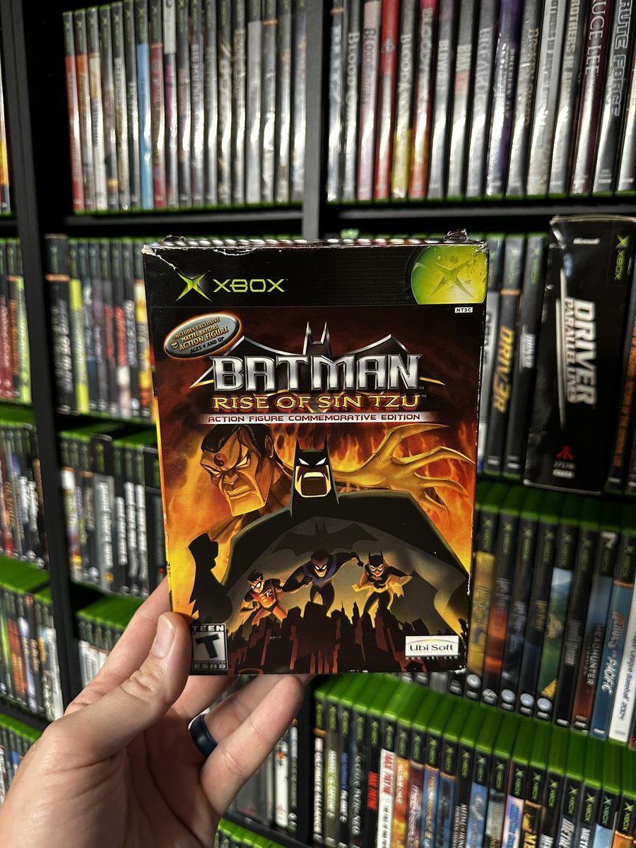 Gingervitus126's tweet image. Got a pretty rare variant for my Xbox set at @TooManyGames last weekend!!
The batgirl figure is awful looking but gives that extra stupid charm 😂
