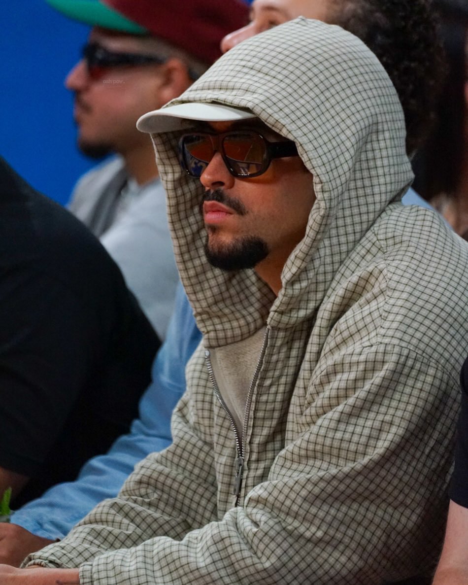 Bad Bunny hoje à noite no jogo do Santurce Cangrejeros em Porto Rico. 🇵🇷