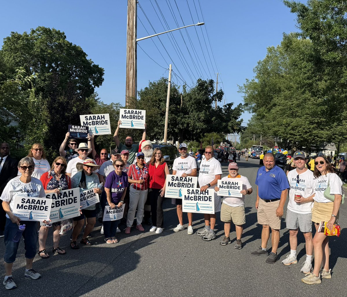 SarahEMcBride's tweet image. Wrapped up a great day in Dover! 🇺🇸🇺🇸🇺🇸
Delaware showed up and showed out for Independence Day!