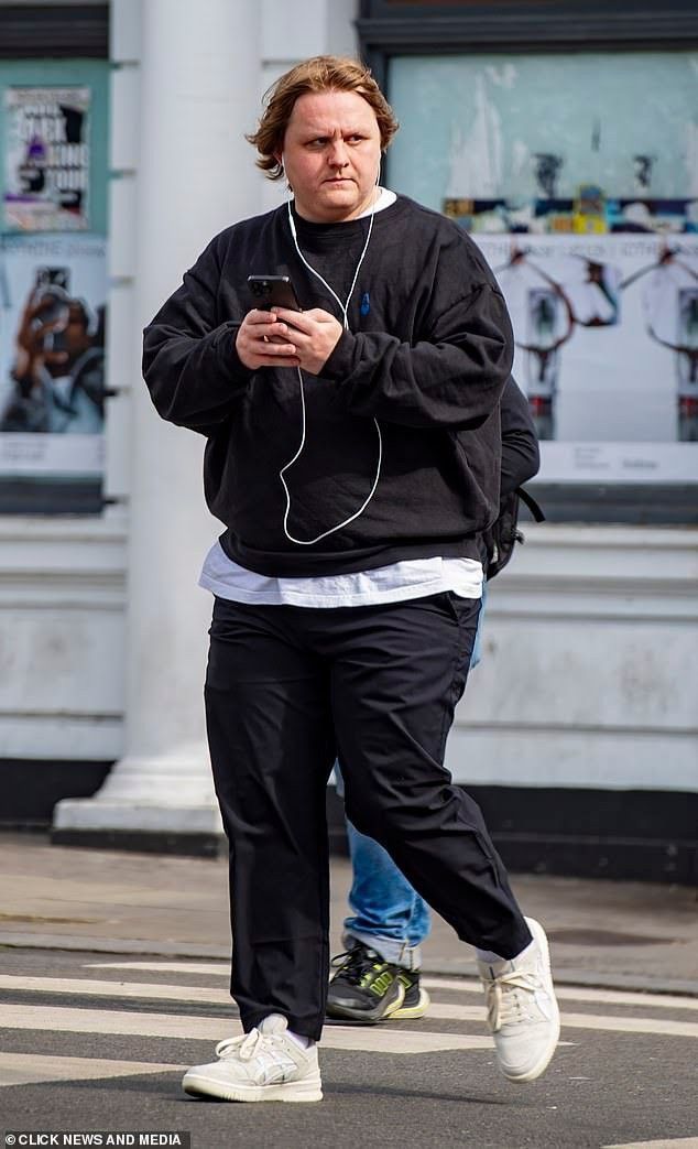 LewisCapaldi875's tweet image. 