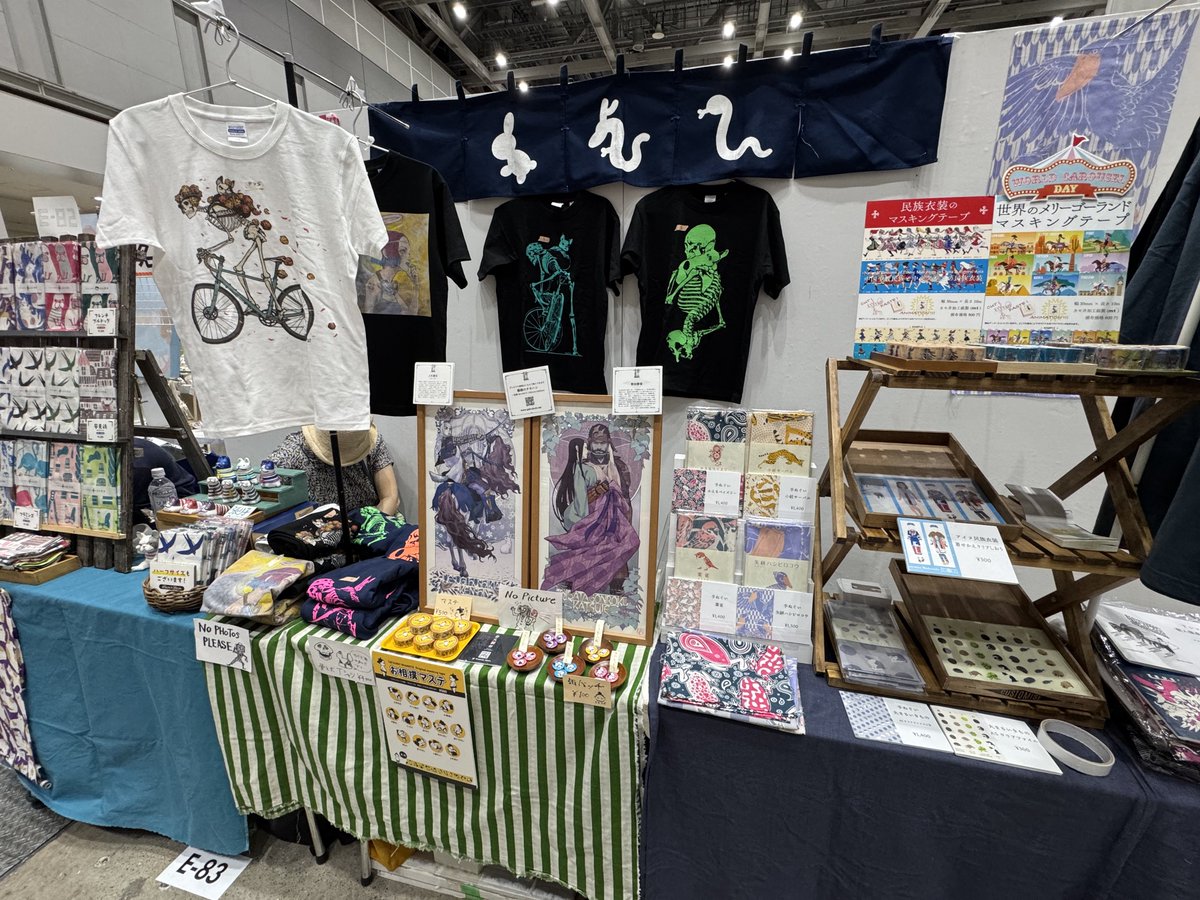 #デザフェス61
Ｅ-83,84で二日間参加します！
Tシャツ、イラスト、マステ、缶バッジなど取り揃えております。
本格的な夏に向けて、Tシャツは何枚あっても多過ぎと言う事はないですよー
 #設営完了
