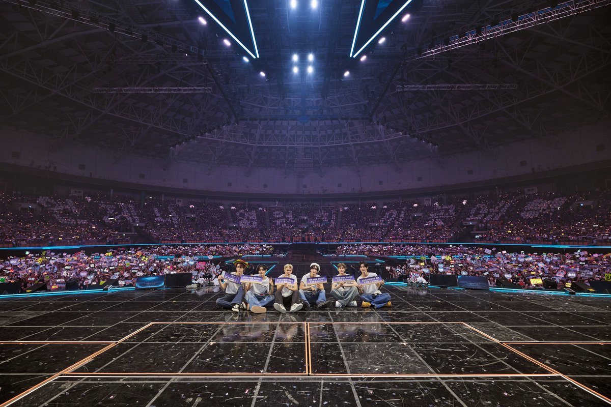 Day 1 of the concert is over… We were so nervous, it’s been a long time since we performed. But the moment we stepped on stage and saw you all, everything felt right again. We had so much fun and gave it our all. What did you think of our first day? Did we do well?