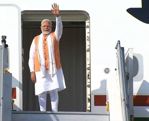 bigtvtelugu's tweet image. కొనసాగుతున్న ప్రధాని విదేశీ పర్యటన

ట్రినిడాడ్, టొబాగోలో ముగిసిన మోదీ పర్యటన

నేడు అర్జెంటీనాలో పర్యటించనున్న 
నరేంద్ర మోదీ 

అర్జెంటీనాతో పలు కీలక ఒప్పందాలు చేసుకోనున్న  భారత్

#NarendraModi #Moditour