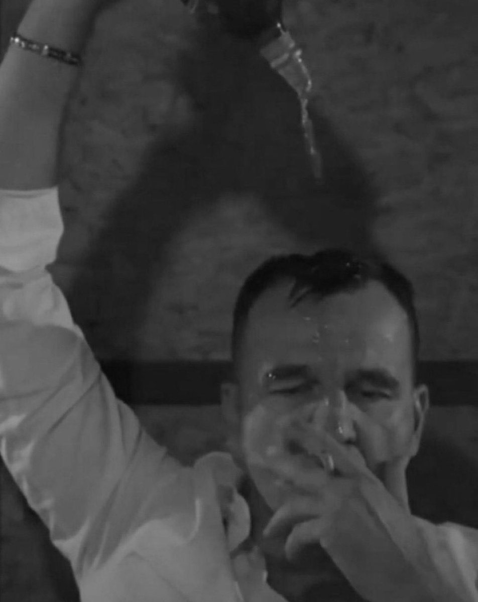 sto me nisi duze cekao
sto mi nisi nista rekao
zar si zivot svoj promenio
nekom drugom ti ozenio