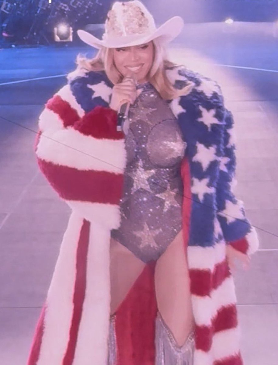 BEYONCÉ LOOKS PROUD TONIGHT 😭❤️