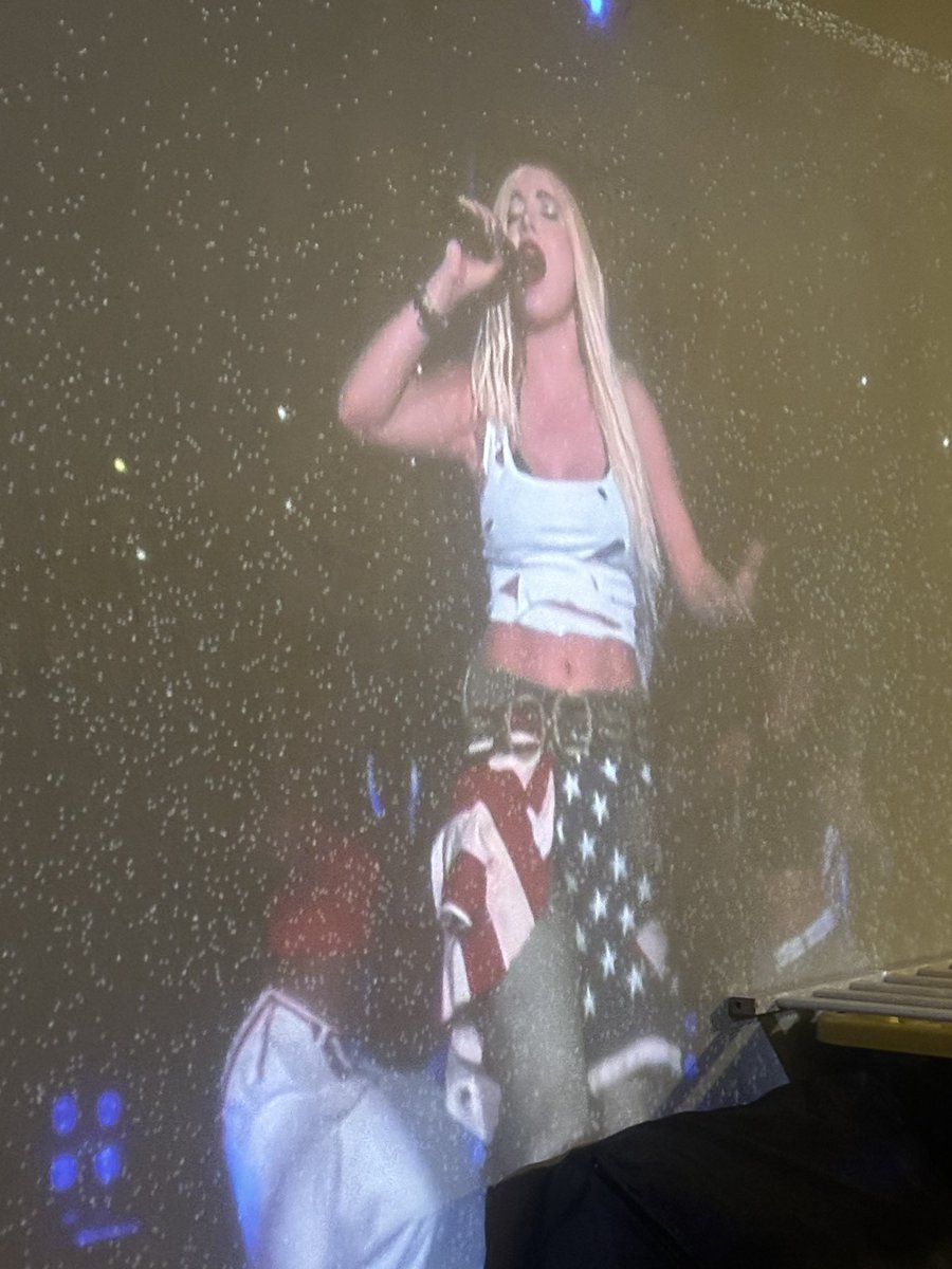 Wtf  why would you do that to the flag? #macysfireworks #avamax #americanflag