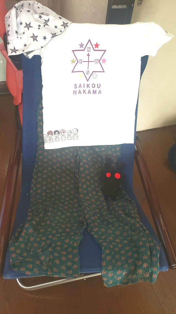 このミノキTシャツも今回で見納め👕ファンミvol.1から着ているのでさすがに色落ちしてきました💦今日は恥をさらして着ていくので見てやってください😆箱推しゆえ慎吾らしきものは何も持ってない(クロウサのみ)のでせめて下だけは緑にしていきます😂(ごめん)相変わらずの森くん帽子😂😂😂😂😂