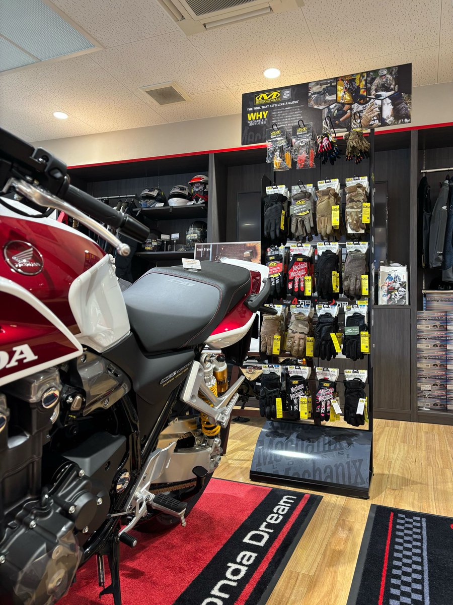 Mechanix_JP's tweet image. 📍ホンダドリーム246様にて、メカニクスウェアの取り扱いがスタートしました!
シーンを問わずスタイリングに取り入れやすいタクティカルカラーを中心に、
女性向けアイテムまでラインナップ。
ぜひ店頭でお手に取って見てください😊
店舗詳細はこちらから👇🏻👇🏻👇🏻
dream-komazawa.jp
