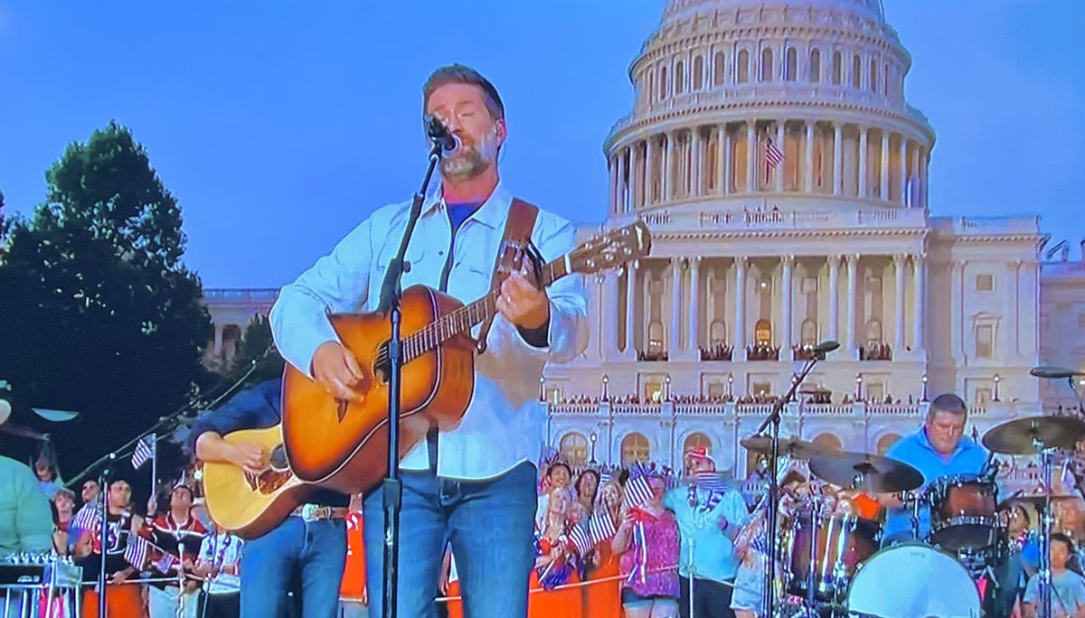 Watching South Carolina’s Josh Turner on 
“A Capitol Fourth” 🇺🇸