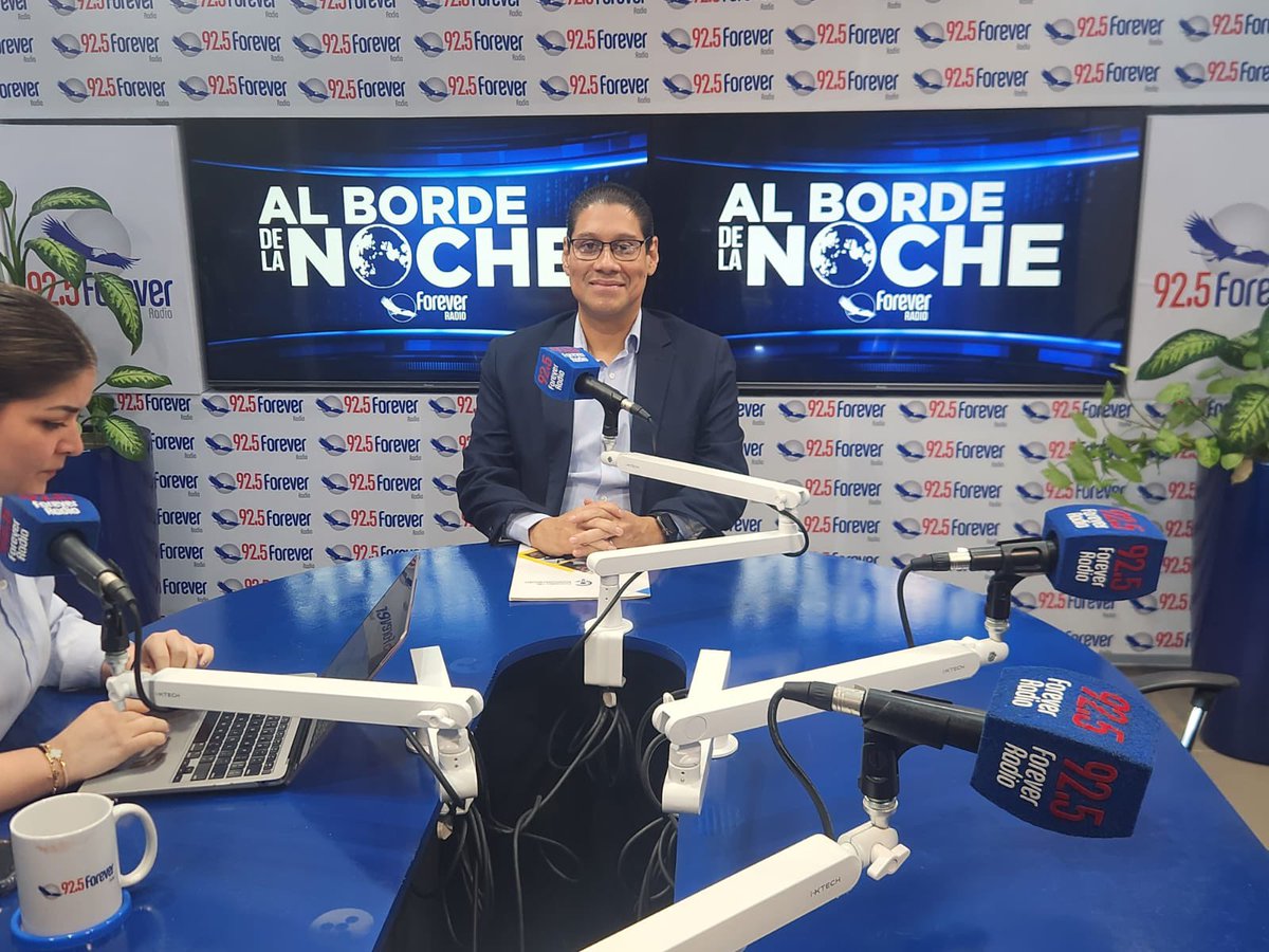 #ConsejoEnMedios | En <a href="/925forever/">Radio Forever</a>, el presidente del Consejo de Comunicación, <a href="/cesar_martinm/">César Martín</a> , habló sobre los objetivos y nuevas iniciativas para fortalecer el periodismo y promover una comunicación libre y transparente. 📌📻

▶️ Desliza y conoce más…