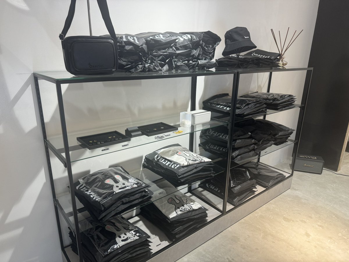POPUP 3日目がオープンしました!!
今年のPOPUPもいよいよ折り返しです
今回のアイテムは試着してみてサイズ変わりましたというお客様も多いので試着をおすすめしております！
ぜひお店に遊びにいらしてくださいませ！
過去商品も一部店頭販売しております！
お待ちしております！