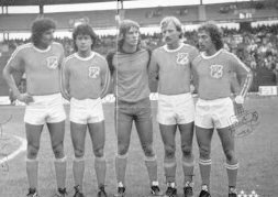 Jose Villanueva (@diosesazul1946) on Twitter photo José Daniel Van Tuyne con MILLONARIOS 1982-85; PJ 106 y 8 goles DT Juan Martín Mujica. En foto B/N: Miguel Augusto Prince, Germán Gutierrez de Piñeres, Alberto Vivalda, José Daniel Van Tuyne, Hernando García <a href="/diosesazul1946/">Jose Villanueva</a> José Daniel Van Tuyne con MILLONARIOS 1982-85; PJ 106 y 8 goles DT Juan Martín Mujica. En foto B/N: Miguel Augusto Prince, Germán Gutierrez de Piñeres, Alberto Vivalda, José Daniel Van Tuyne, Hernando García <a href="/diosesazul1946/">Jose Villanueva</a>
