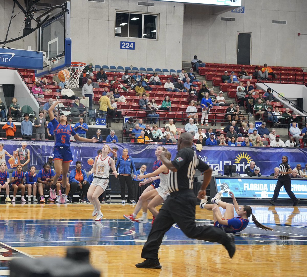 hunterkeithl's tweet image. prepgirlshoops.com/2025/07/firewo…
@Evie_Freeman5 @JadaClardy13_ @AudreyBeyer7 @EaglesNiceville @kaseydavey1014 @CoachQswader