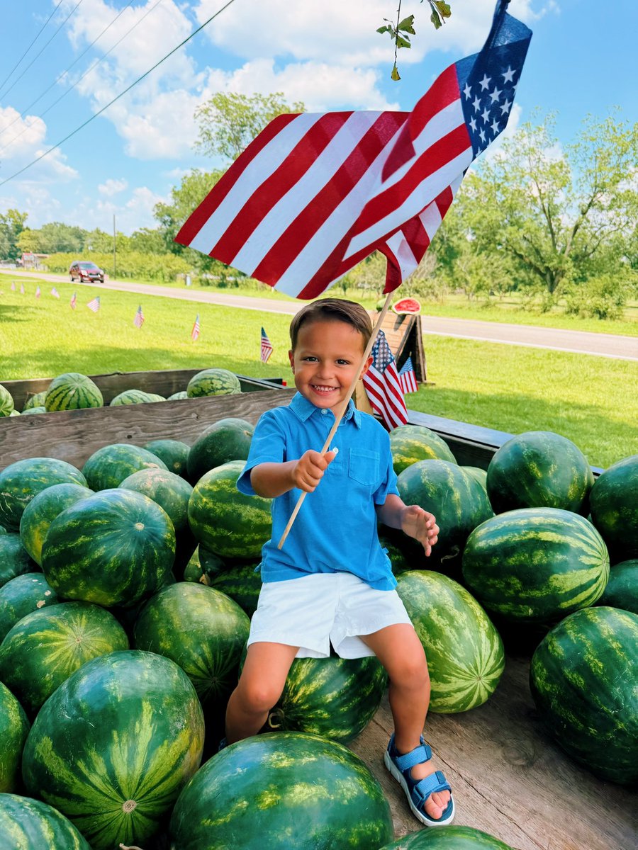 Happy 4th, friends!! 🇺🇸🎇🧨 

Holiday tradition watermelon pictures in the books 🍉🍉 — now looking forward to a fun-filled weekend!! ❤️🤍💙