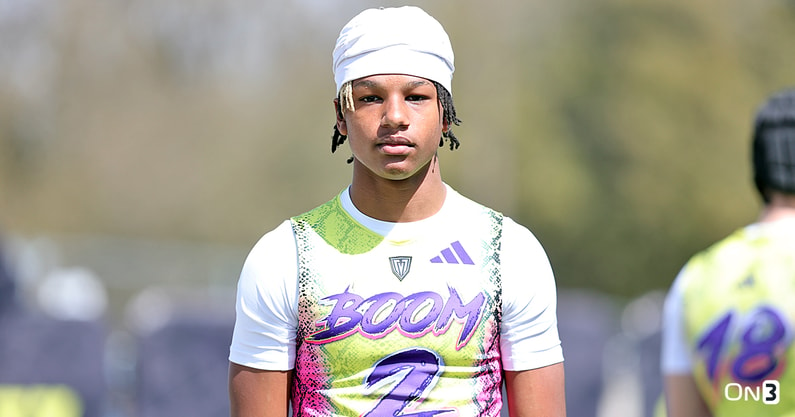 Elite 2027 CB Ashton Alston out of Cincinnati Anderson is high on the Irish early in his recruitment. He's been to campus three times already ‼️  

“I’m absolutely locked into what Notre Dame is doing in developing their DBs.” ☘️

More: on3.com/teams/notre-da…