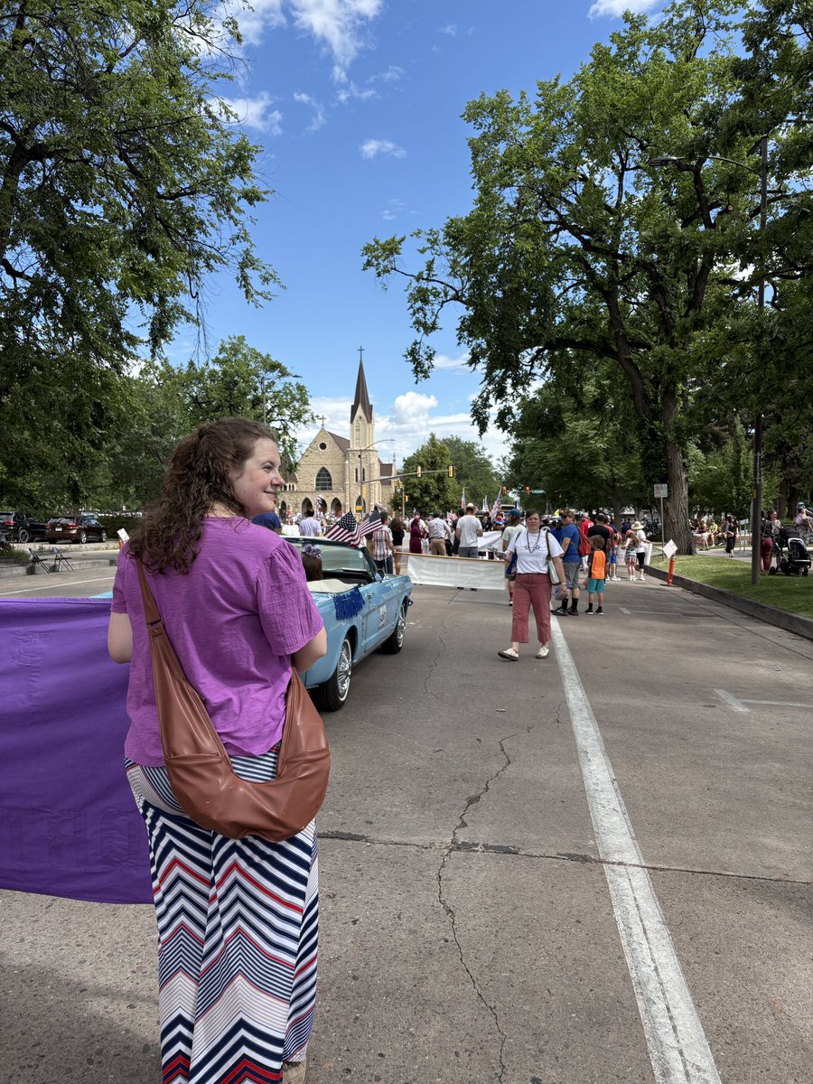 WindwalkerWrite's tweet image. Vive la revolution!
Poets march for freedom.
#fortcollins
#poets