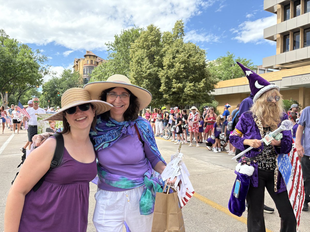WindwalkerWrite's tweet image. Vive la revolution!
Poets march for freedom.
#fortcollins
#poets