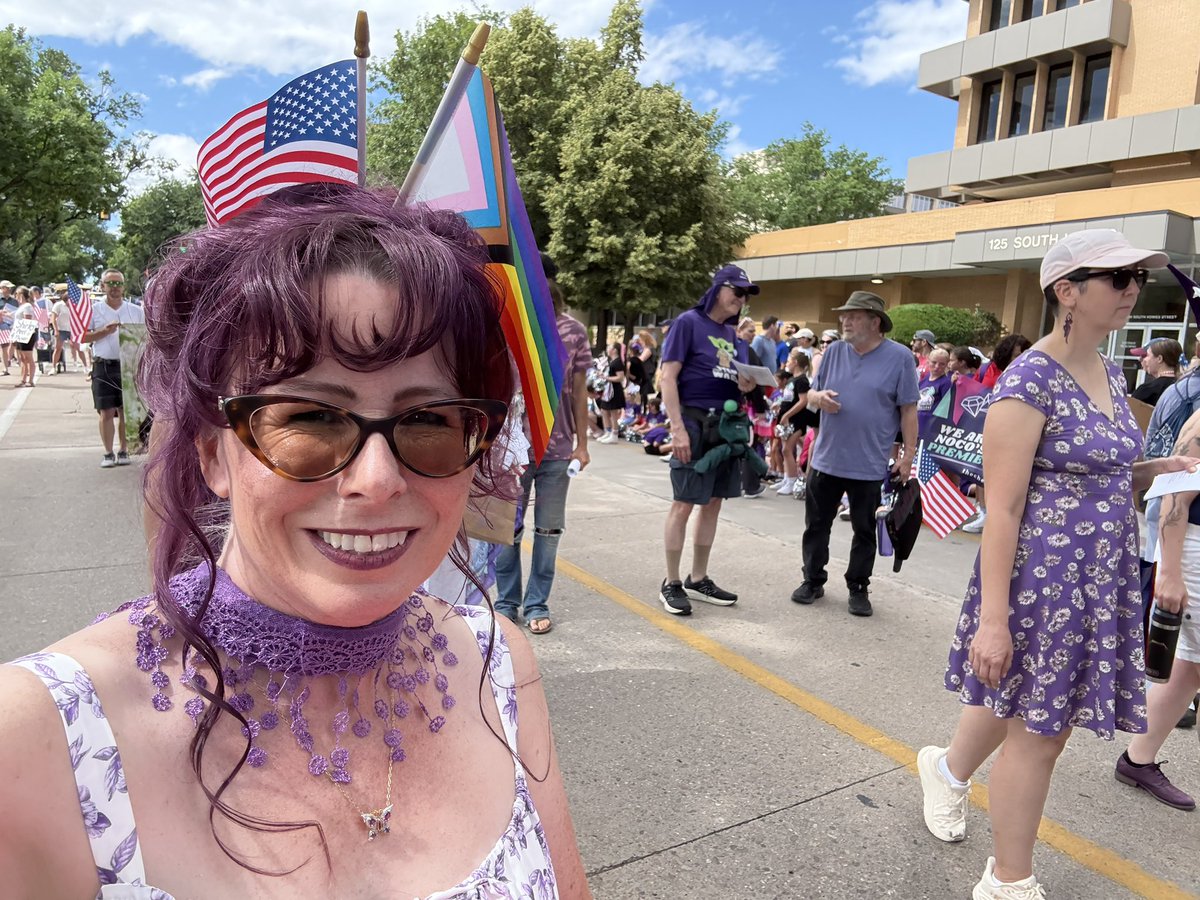 WindwalkerWrite's tweet image. Vive la revolution!
Poets march for freedom.
#fortcollins
#poets