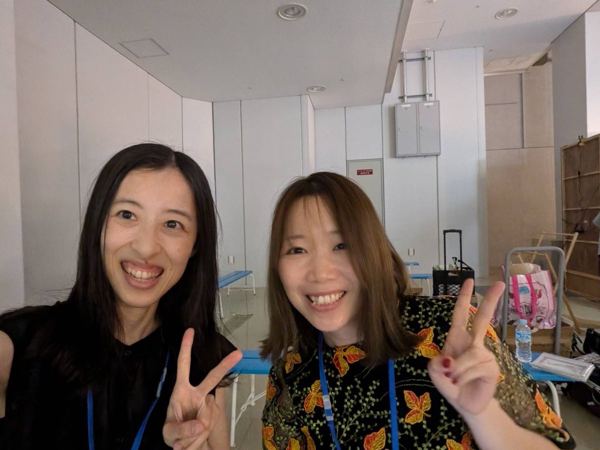 そして昼間は東京ビッグサイト、デザフェスでDJしてます〜！
西館4F 暗いエリアのK32、BISHOP SHOPのブースに1日いますので、遊びに来る方はぜひお立ち寄りください🌻
<a href="/howakolqv/">howako</a> さんと一緒にやってます👯‍♀️

▼ブース詳細
designfesta.com/about-artists?…
