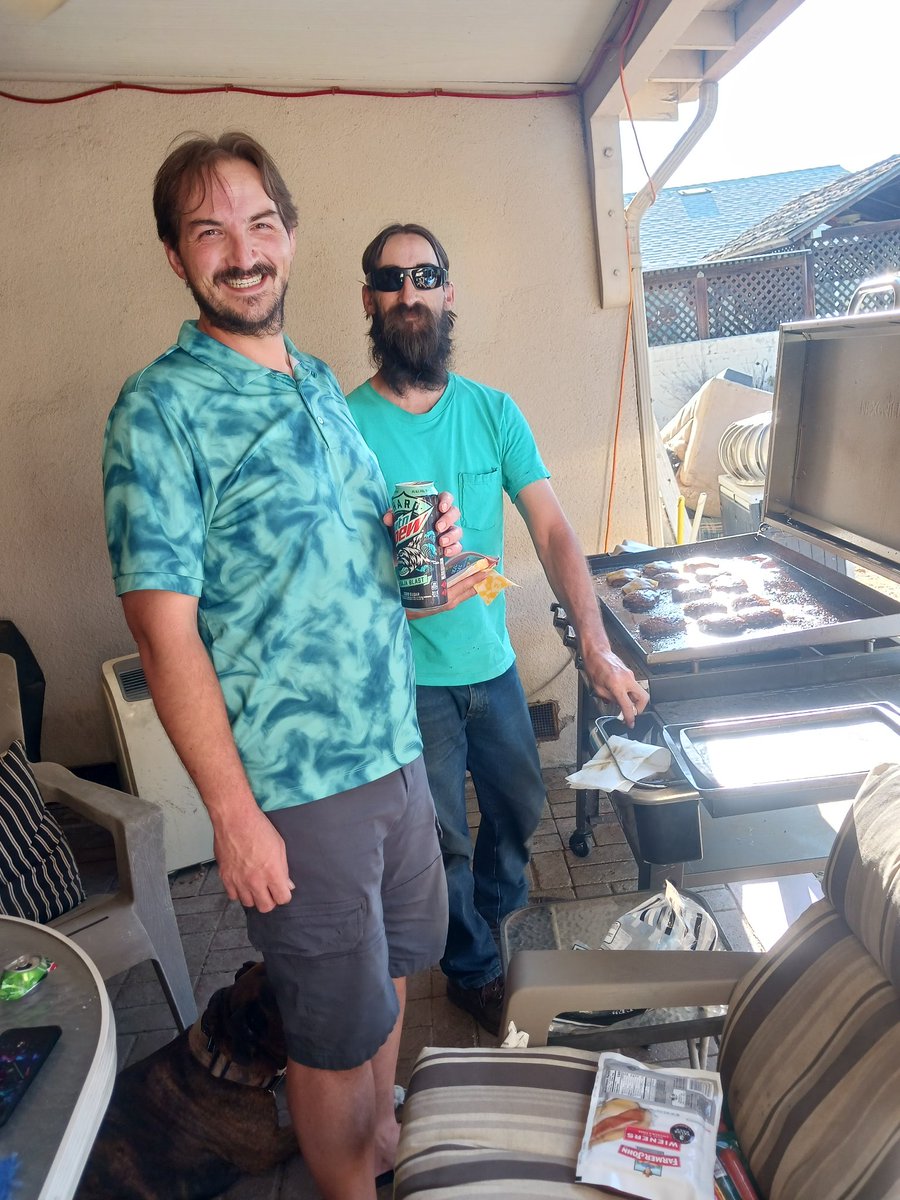 psyborg990's tweet image. Happy 4th of July to those celebrating. I hope you have a day full of laughter, family, food, and let's not forget the fireworks!! Hanging out while SmokingMechanic grills.