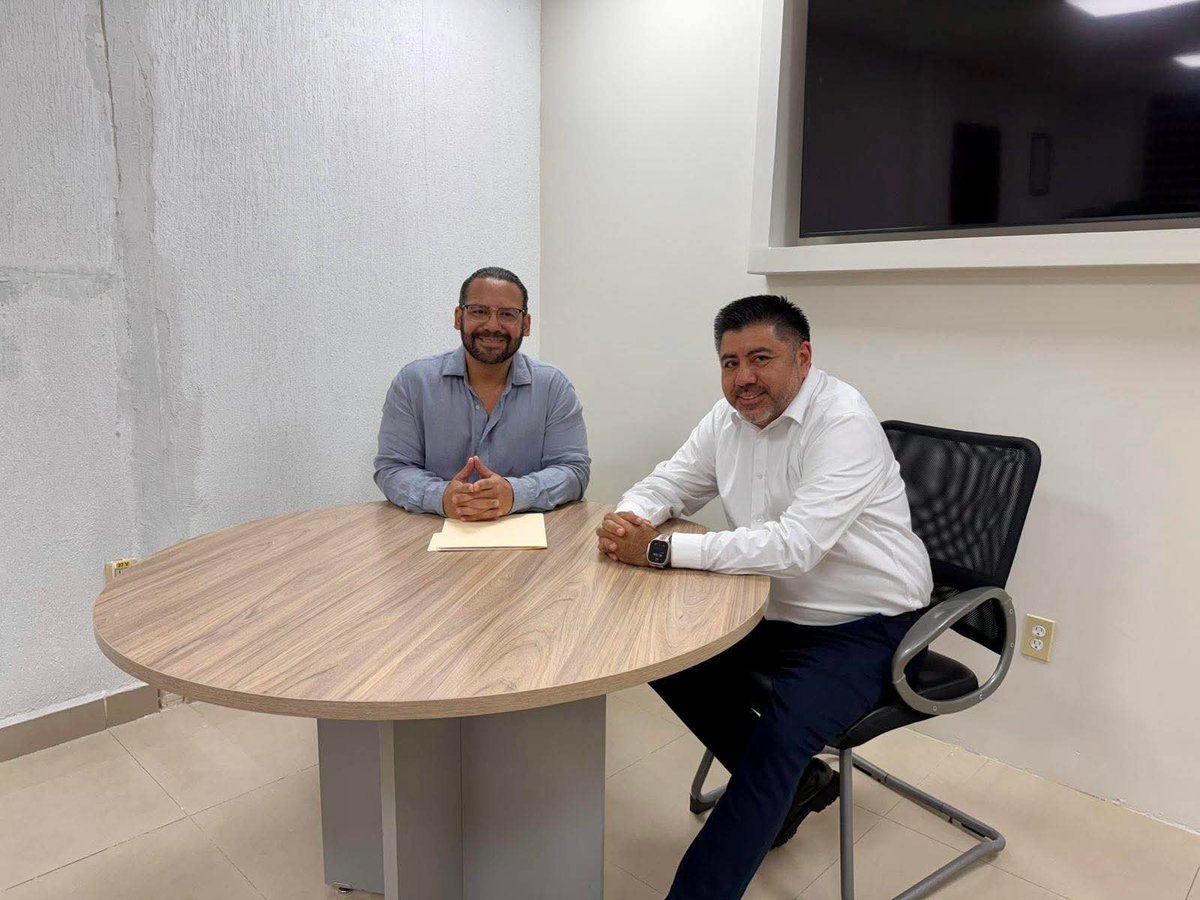 Me reuní con el superintendente de <a href="/CFEmx/">CFEmx</a> Luis González, adscrito a esta zona.
Compartimos visión sobre plan de trabajo para actualizar infraestructura, alternativas para compensar demanda energética y eficientar procesos administrativos para que usuarios accedan a sus contratos.