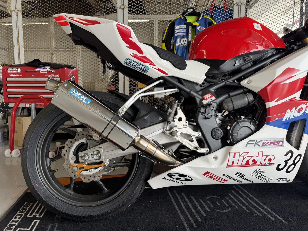 tatsuhiko38's tweet photo. コイツ…
速いぞ…

#unlabel
#UNL
#CBR250RR https://t.co/BRi7ogkDlz