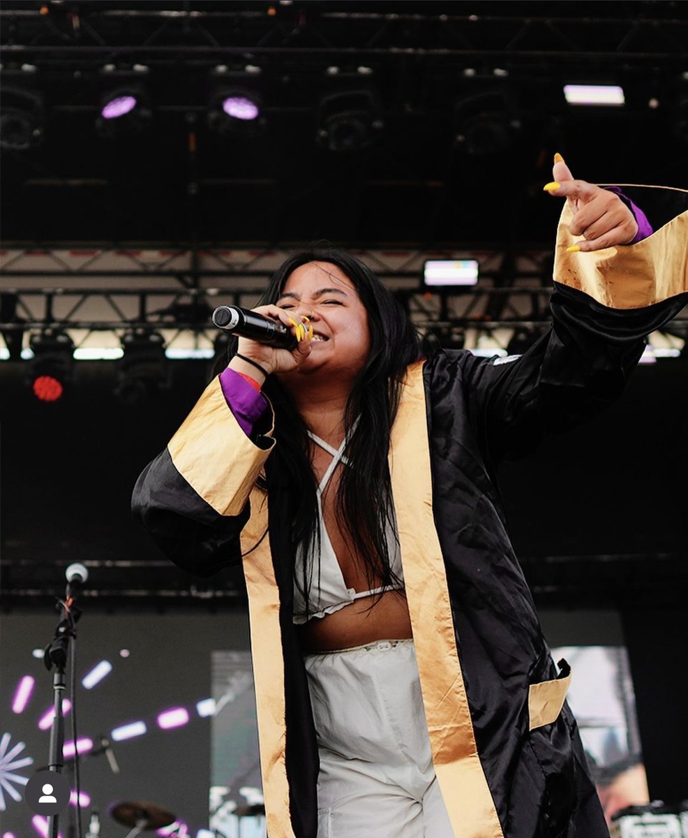 🎤 Meet V!LLAH — Filipino Canadian rapper &amp; singer 💥
 
💛 Honey Jam 2022 alum
 🔥 “Tiny but Mighty” with bars + bold energy
 🎧 Debut album coming soon — rooted in Filipino culture &amp; first-gen stories

🎟 Catch her at #HoneyJam2025 on July 30: bit.ly/HoneyJam2025Ti…
