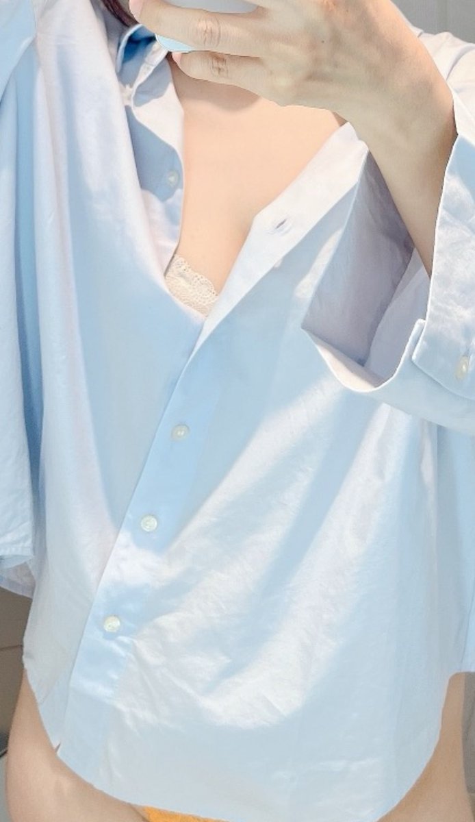 졸린 눈을 비비며
냄비에 물을 붓고
달걀을 깨고
쌀을 씼는 작은 동작 하나하나에
내 마음을 담는다.

주말 새벽출근 하는 그를 위해
가장 좋아라 하는 걸로 부지런히 만들며
굳이 입 밖으로 꺼내지 않아도
내 마음 그릇 위에 다 담기겠지.

내가 할 수 있는 것
이렇게 하루의 시작을
조금 따뜻하게