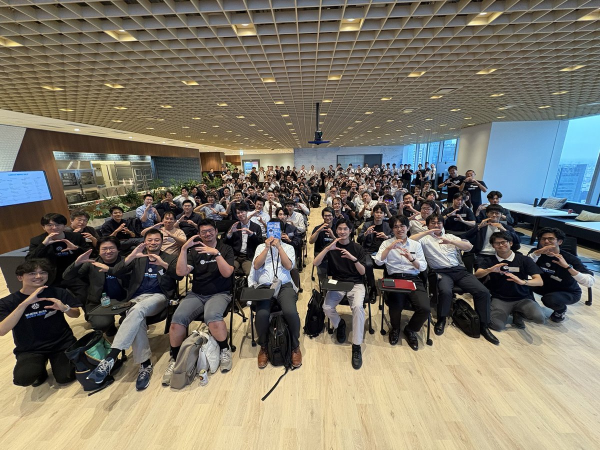 gen0707's tweet image. 第4回 Snowflake金融ユーザー会は圧巻の150人越え。こんなアツい人たちに支えられてSnowflakeのプラットフォームやコミュニティは成り立っていると改めてとんでもないです熱量を体感しました。
(社員は写っておりません)
#SnowflakeDB #Snowflake金融ユーザー会 @SnowflakeDB_jp