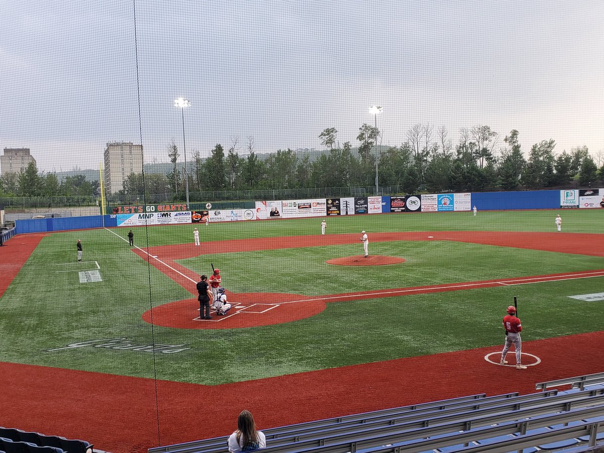 LindaMywaart's tweet photo. It's Christmas in July, but not nearly as cold. Another great night to enjoy a ball game @FortMacGiants
#hohoho #hithithit #community https://t.co/OooLXiEw75